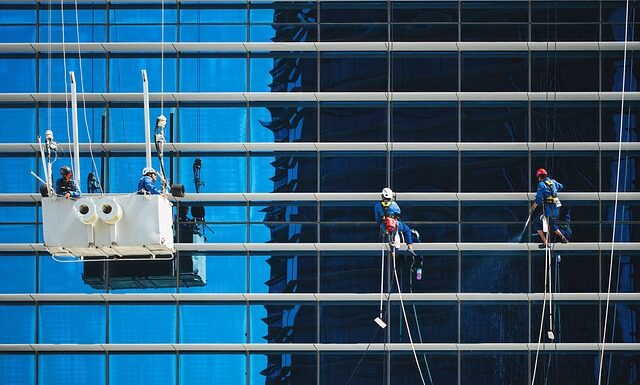Ile zarabia sprzątaczka na pół etatu?