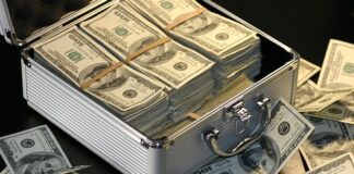 Ile zarabia grafik internetowy?