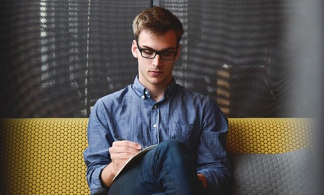 Jaki zawód bez studiów?