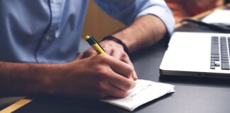 Jak pisać posty w social mediach? Jak pisać posty w social mediach?