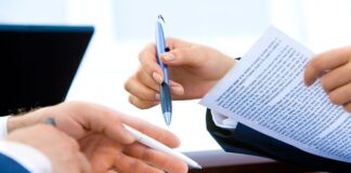 Czym się różni kontrakt od umowy?