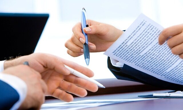 Co znaczy słowo kontrakt?