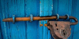 Przed czym chroni AC?