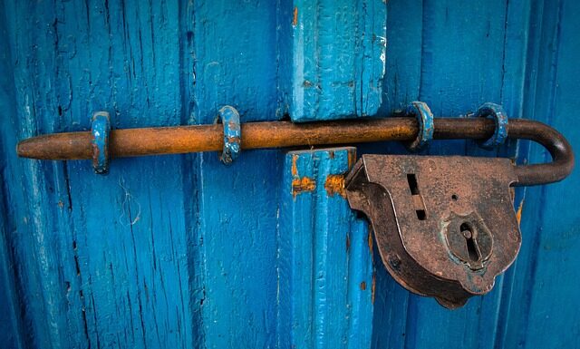 Przed czym chroni AC?