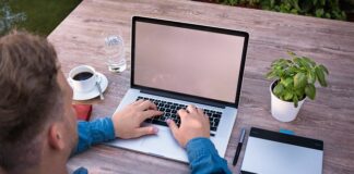 Jak się pisze social?