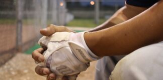 Jakim słowem można zastąpić słowo film?